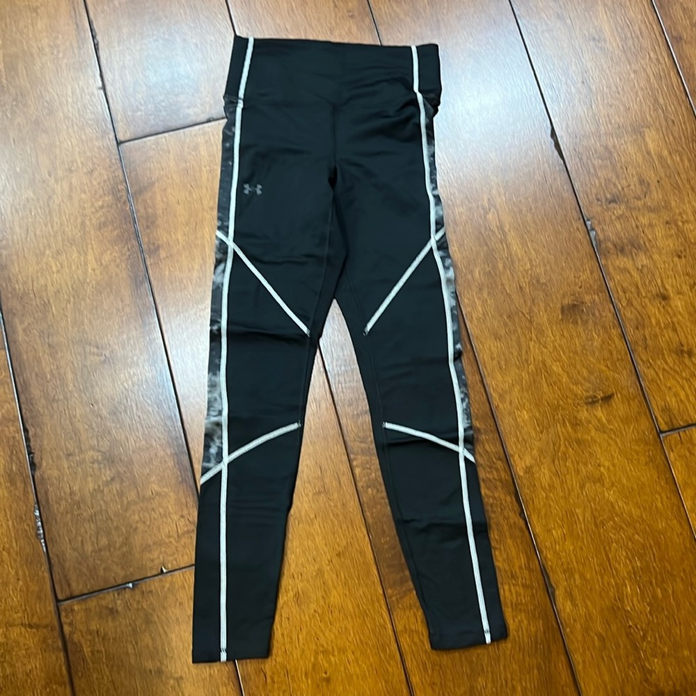 UnderArmour ladies compression leggings size small